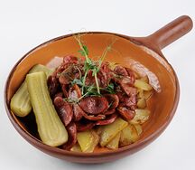 Жареный картофель с колбасками