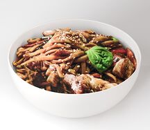 Удон с курицей и овощами