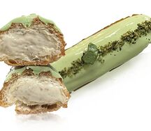 Эклер с фисташкой