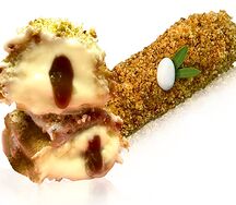 Эклер с бананом и соленой карамелью