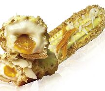 Эклер с манго