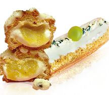 Эклер со свежей грушей и сыром