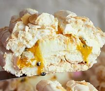 Меренговый рулет с маракуйей