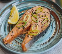 Стейк лосося на гриле