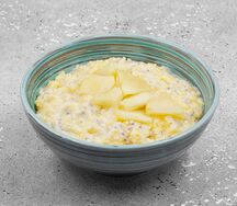 Каша кукурузная с чиа и яблоком