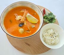 Том ям с морепродуктами