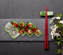 Ролл с креветкой и авокадо