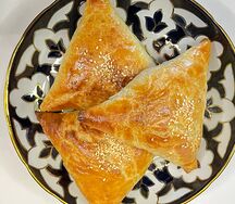 Самса с говядиной слоёная