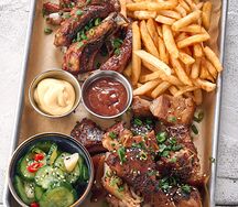 Мясной сет с ребрами и рулькой