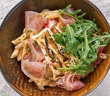 Пенне с прошутто и камамбером