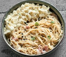 Паста Карбонара с беконом и муссом Пармеджано