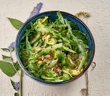 Большой зеленый салат