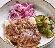 Стейк из cвинoй шеи