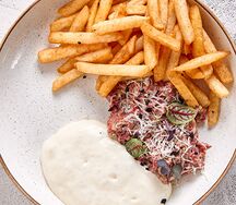 Тартар из говядины с фри