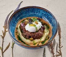 Бифштекс с трюфельным пюре и пашот