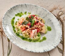 Салат с камчатским крабом и авокадо