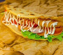 Фокачча с беконом и жареной моцареллой