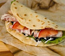 Фокачча с беконом и курицей 