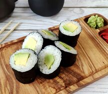 Ролл Хосомаки с авокадо