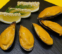 Мидии, запеченные под соусом том ям