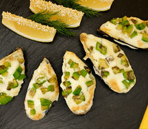 Мидии, запеченные с авокадо