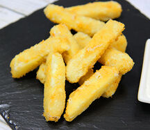 Сырные палочки с соусом ранч