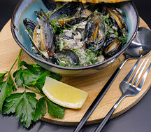 Мидии в сливочно-грибном соусе