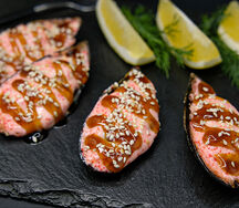 Мидии запеченные под яки-соусом