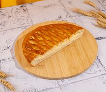 Половинка пирога с творогом