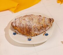 Круассан с малиной и заварным кремом