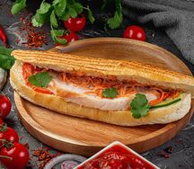 Булка с копчёной куриной грудкой
