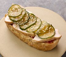 Брускетта с копченой индейкой