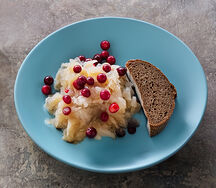 Капуста квашеная с брусникой