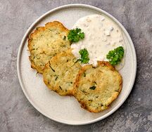 Картофельные драники с грибным соусом