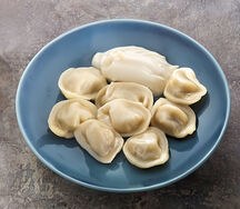 Пельмени домашние собственной лепки со сметаной вареные или жареные