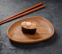 Острые суши с тунцом