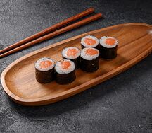 Ролл с лососем