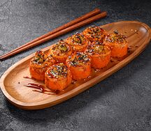 Ролл Калифорния с крабом и мидиями