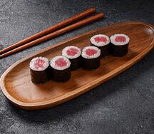 Ролл с тунцом