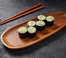 Ролл с авокадо