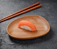 Суши с лососем