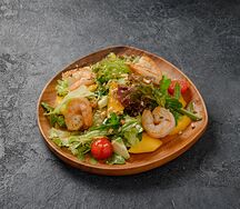 Салат с креветками и манго