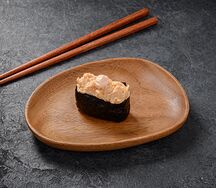 Острые суши с креветкой