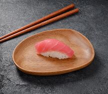 Суши с тунцом