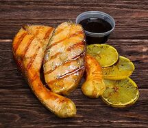 Стейк из красной рыбы на гриле