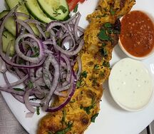 Шашлык куриный на углях с гарниром