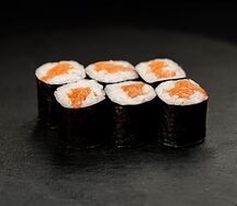 Ролл с копченным лососем