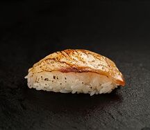 Опаленные суши с тилапией