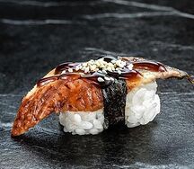 Суши с копченым угрем