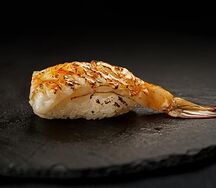 Опаленые суши с креветкой